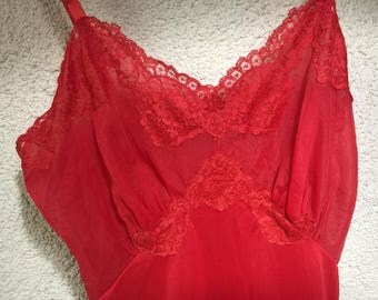 Red Vintage slip size 32, like new