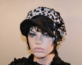 Casquette en fausse fourrure noire et blanche Mathilda 1