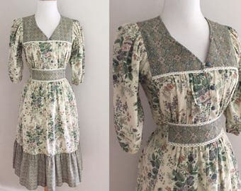 Vintage Gunne Sax Style Dress | 1970s Floral Hippie Dress | 70s Cotton Prairie Sun Dress ?70s Calico Floral Dress | 70s Gypsy Dress
