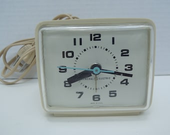 Alarm clock, General Electric, Electric bedside alarm, Great working condition, Vintage