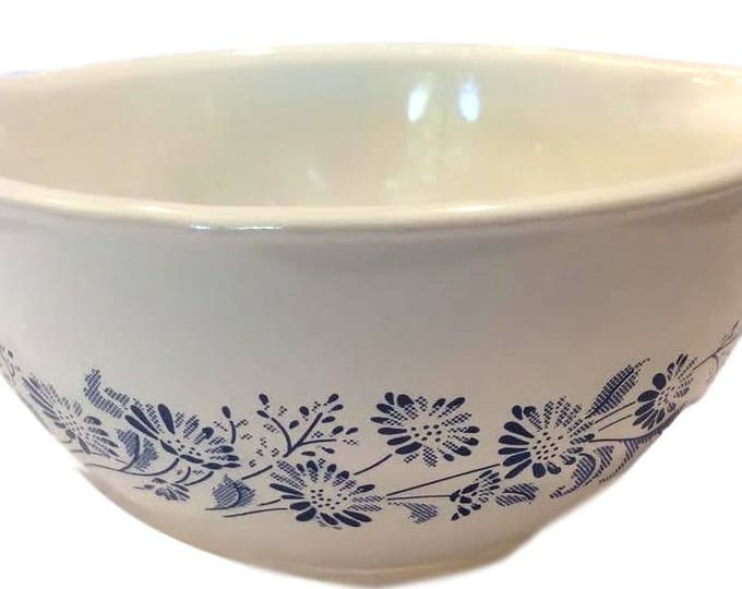 Vintage Daisy Pyrex Colonial Mist Bowls, Blue White Daisies Cinderella Mixing Bowl with Handles, Bakeware Pyrex Blue White Daisy