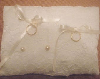 coussin alliances mariage satin et dentelle ivoire