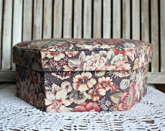 Vintage. Jewelry storage. Box. Floral.