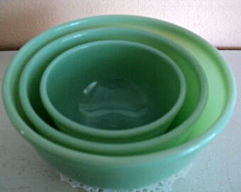 Jadeite Bowls Green Glass Jadite Mixing Bowls with Rolled Edge Vintage 1940's Kitchen and Dining Old Fashioned Farm Decor Collector Set