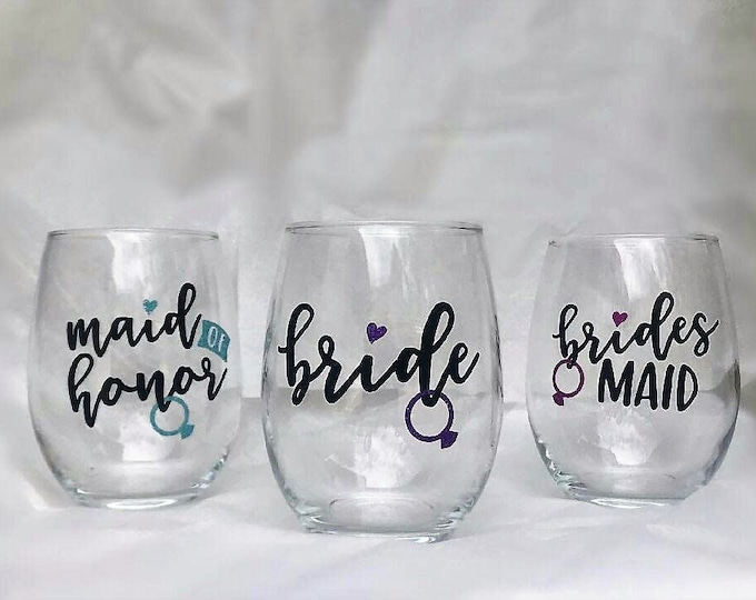 Bride Wine Glass / Bride To Be Gift / Bachelorette Party / Bridal Party / Bridal Shower / Bridesmaid Glass / Bachelorette Party Wine Theme