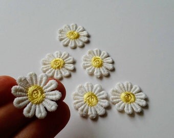 Flower patches Small patches Embroidered patches Flower appliques Sew on patch Embroidered daisies Daisy patches
