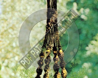 In FRENCH/EN FRANÇAIS: Modèle 70s vintage pour support/jardinière en macramé pdf téléchargeable