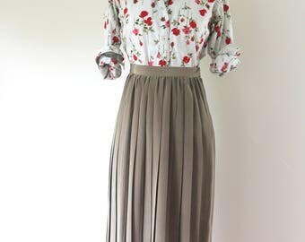 1990s Olive Green Pleated Midi Skirt