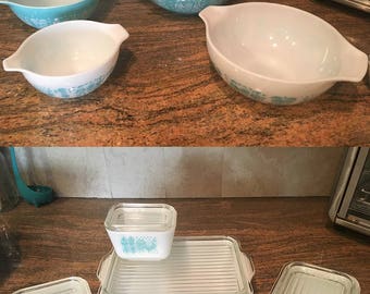 Pyrex Cinderella Mixing Bowls and Refrigerator Dishes (Storage Containers) in Amish Butterprint (1957-1968)