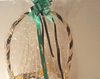 Hajj hamper perfect gift for anyone returning from hajj. Consists of a tasbih, mug, favour boxes, honey and hajj mubarak card