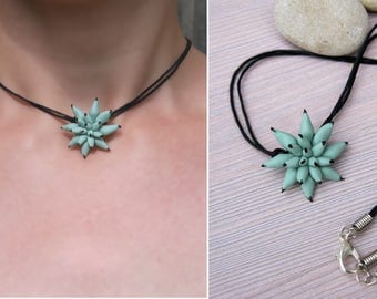 Girlfriend gift-for-sister Green succulent choker necklace Succulent jewelry Flower choker Bohemian choker Summer necklace Beach jewelry