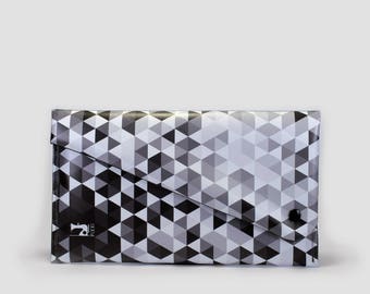 Pochette Pixxi in pvc con texture disegnata con interno imbottito in cotone