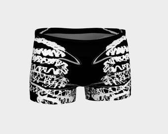 Du Coquelicot Blanc sport shorts, activewear shorts, yoga shorts, black and white shorts, performance shorts