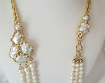 Long necklace with baroque pearls