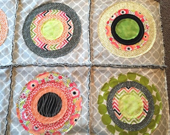 Queen size rag quilt, queen quilt, circle quilt, homemade quilt, unique quilt, circle rag quilt, flower quilt, queen quilt, queen blanket