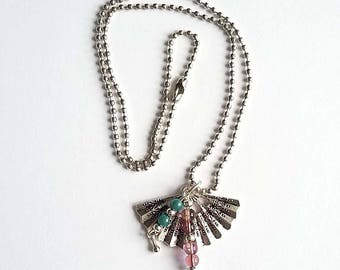 Collier breloque éventail et perles