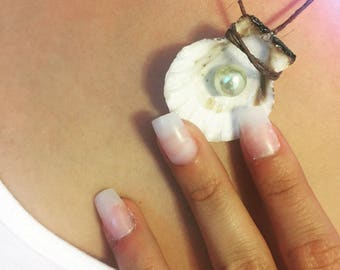 Mermaid Clam & Pearl Necklace