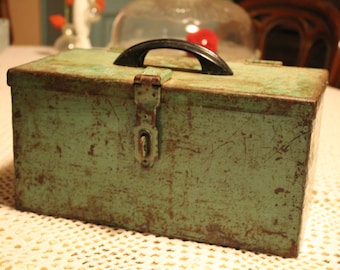 Outils De Charpentiers Dans Un Cofet En Bois Image stock - Image du