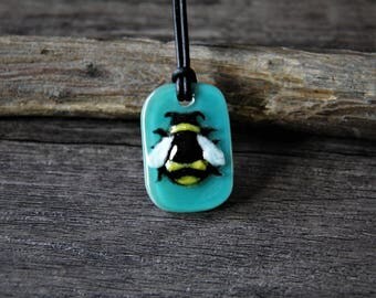 Bumble bee - bumblebee fused glass pendant