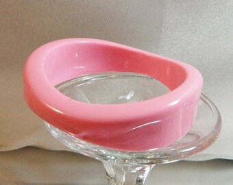 SALE Vintage Pink Bangle Bracelet. Abstract Shape. Pale Pastel Pink Lucite Plastic Bangle.