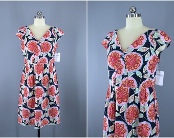 Vintage 1950s Dress / 50s Day Dress / Floral Print Cotton Dress / Red Pink / Size Medium M