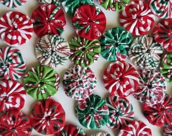 40 Assorted Christmas Prints 1 inch Miniature Fabric Yo Yos Applique Quilt Pieces Scrapbooking Embellishments