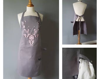 Tablier pour femme / Silhouette de chevreuil gris et rose / Polyester et coton gris / Apron for women / Deer head / Pink and gray