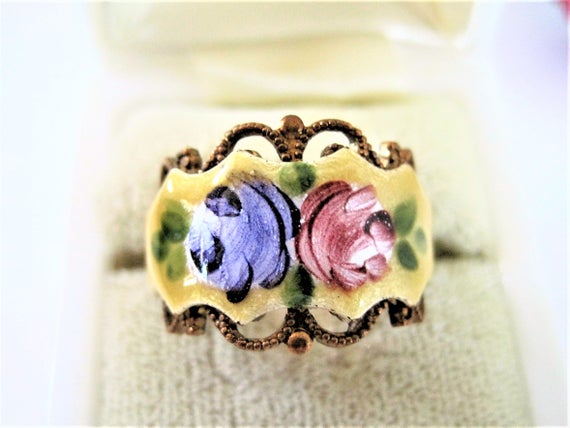 Yellow Guilloche Ring, Cigar Band, Blue Pink Roses, Gold Tone Band, Size 7