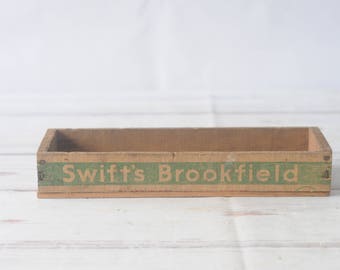 Vintage Swift's Premium Brookfield Wooden Cheese Box