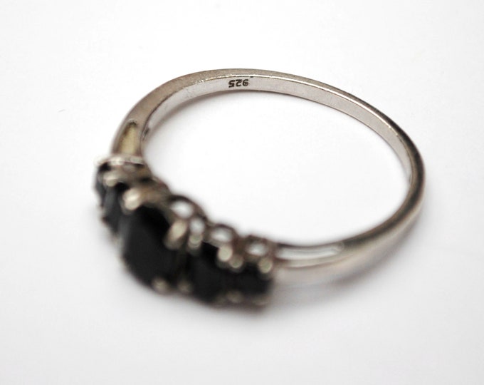 Sterling Onyx ring - 5 black gemstone - silver ring size 11