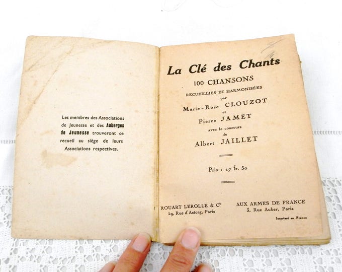Vintage French Song Book " La Cle des Chants" 100 Songs lyrics Verse and Music Scores from 1940s, Sheet Music from France, Brocante Singing