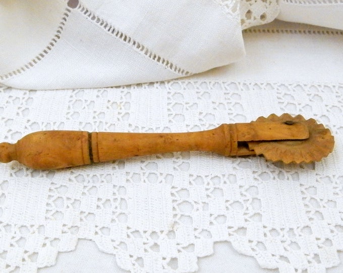 Antique Wooden Pastry Pie Wheel Crimpers from France, Turned Wood Kitchen Utensils, French Country Cottage Farmhouse Decor, Retro Bakeware Antique Wooden Pastry Pie Wheel Crimpers from France, Turned Wood Kitchen Utensils, French Country Cottage Farmhouse Decor, Retro Bakeware