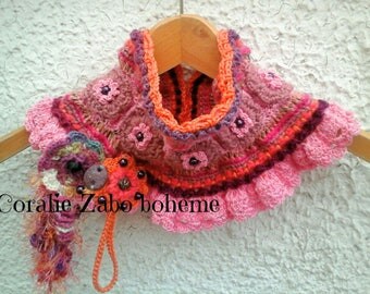 Shabby chic romantique,snood coton originale crocheté main,col femme en coton doux rose qui se ferme par une petite boucle