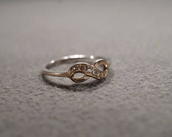 Vintage Sterling Silver Wedding Band Ring 6 Round Diamond Infinity Design Classic Style, Size 6