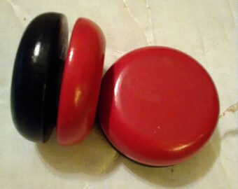 Lot of 2 red-black yo yo. Excellent used condition.