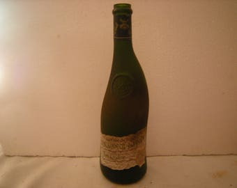 vtge bottle-la fiole du pape-chateauneuf du pape wine-pere anselme wine-curved bottle-bar ware-black bottle-man cave decor-