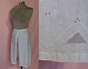 Charming Edwardian / 1910s French bloomers / open drawers w/geometric embellishment waist to 30"