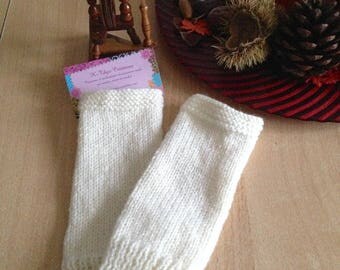 Mid-length white knit fingerless gloves