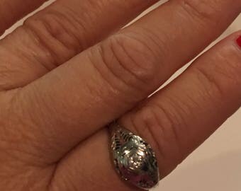 Antique Art Deco 18k White Gold(2Grams) Filigree .17Ct. Diamond Ring~Nice!~Size 8