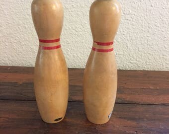Vintage Bowling Pin Salt and Pepper Shakers / Wooden Shaker / Napco / Made in Japan