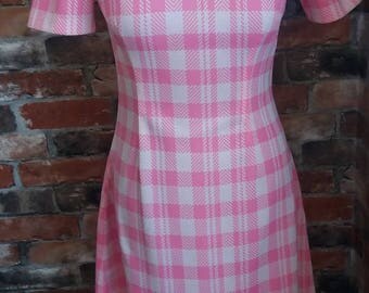 1970s at it's best! Pink/White check dress. Approximate size 10-12 UK