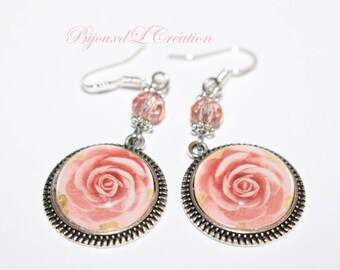 Romantic earrings with roses