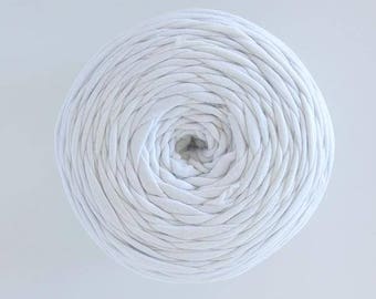 T-Shirt yarn, cotton cord, off white t-shirt yarn, Necklaces Bracelets, home decor, upcycled yarn, chunky yarn, tee shirt yarn,trapillo yarn