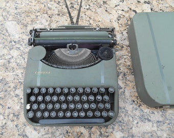 Vintage L. C. Smith Corona Zephyr Typewriter Metal Body with Case Working Condition Industrial Literary Wedding Centerpiece Photo Prop