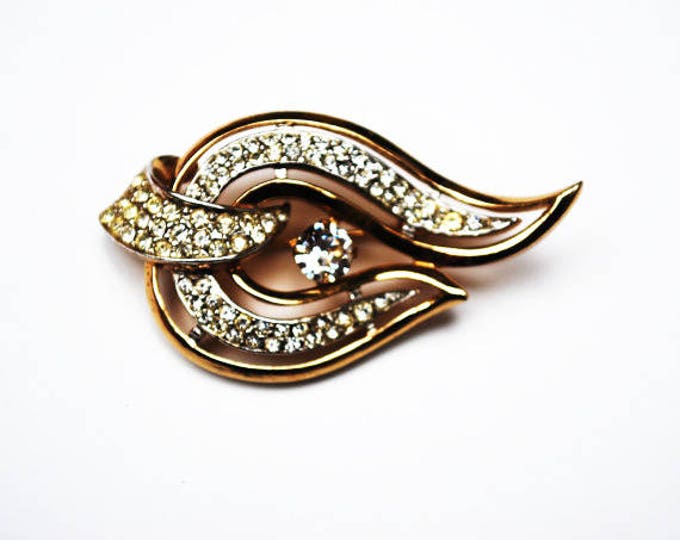 Rhinestone Brooch - signed Kramer - Swirl wave Leaf - design gold tone setting - Mid Century Pin