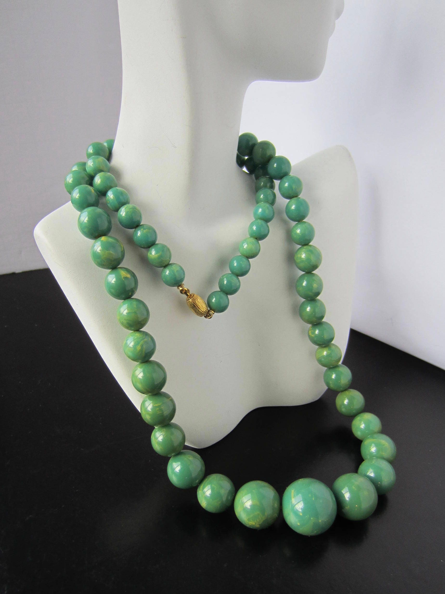 Big Bakelite tested turquoise GREEN marbled Bead NECKLACE awesome