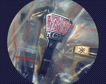 MONSTA X Mondoongie Lightstick Glitter Enamel Lapel Pin kpop Fanmade Badge Merchandise 몬스타엑스 Monbebe 몬베베