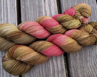 Vintage Rose - MAIA, 100% Merino superwash - 400m / 100 g – hand dyed yarn
