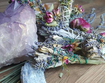 Floral smudge wands/ floral smudge stick/ sage/ smudge/ boho wedding/ witch/ gypsy/ ceremonial smudge/ cleanse/ alter decoration/ spell