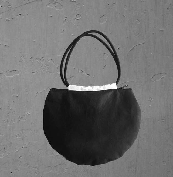LARGO 2.0 ROUND FLAT black Designer handbag made of Jacron minimalistic Design